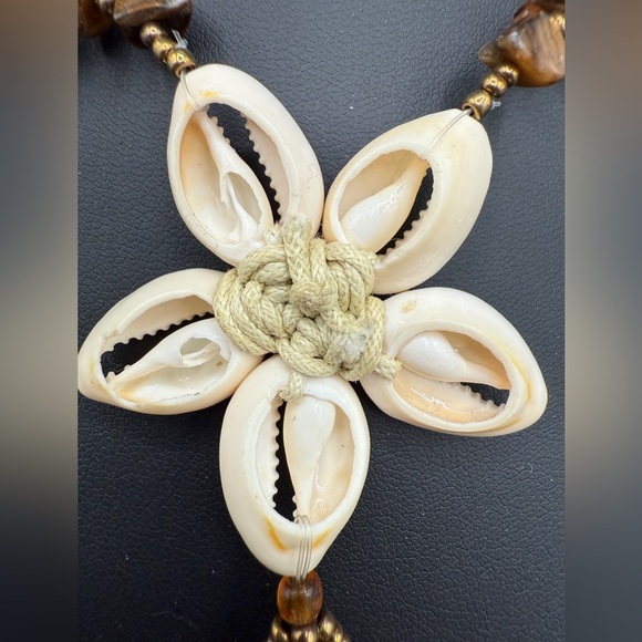 Vintage Shell and Bead Necklace in Brown and Cream - Picture 10 of 17